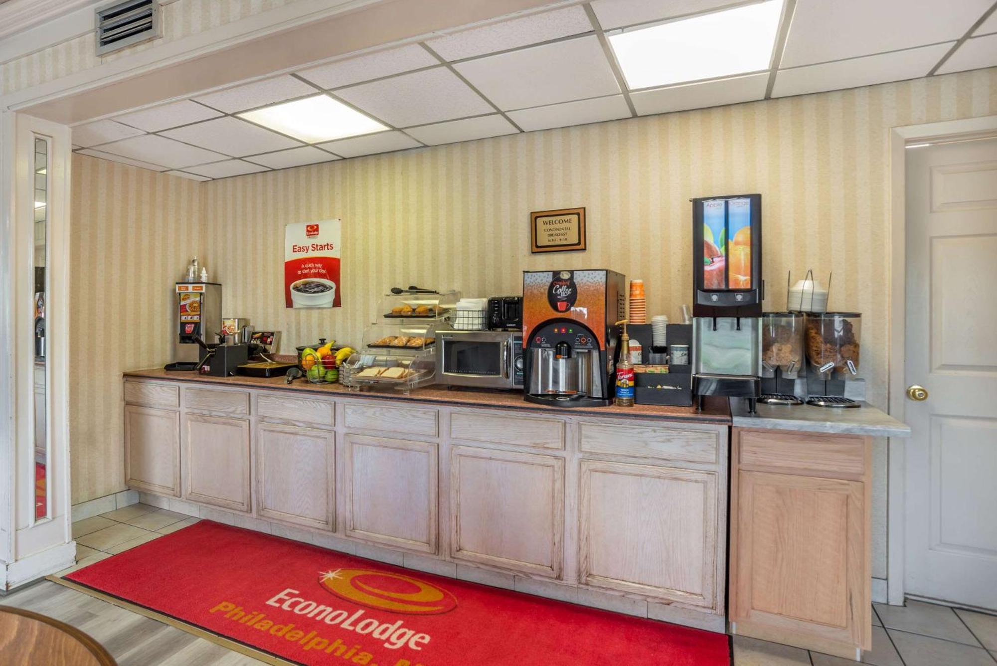 Econo Lodge Inn & Suites Филаделфия Екстериор снимка
