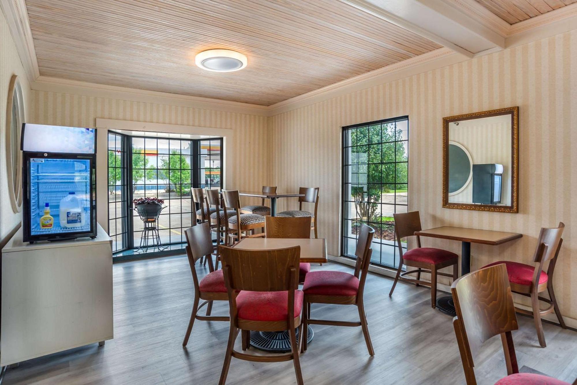 Econo Lodge Inn & Suites Филаделфия Екстериор снимка