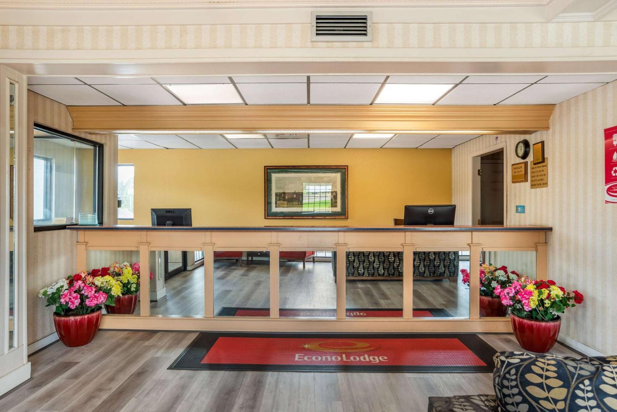 Econo Lodge Inn & Suites Филаделфия Екстериор снимка