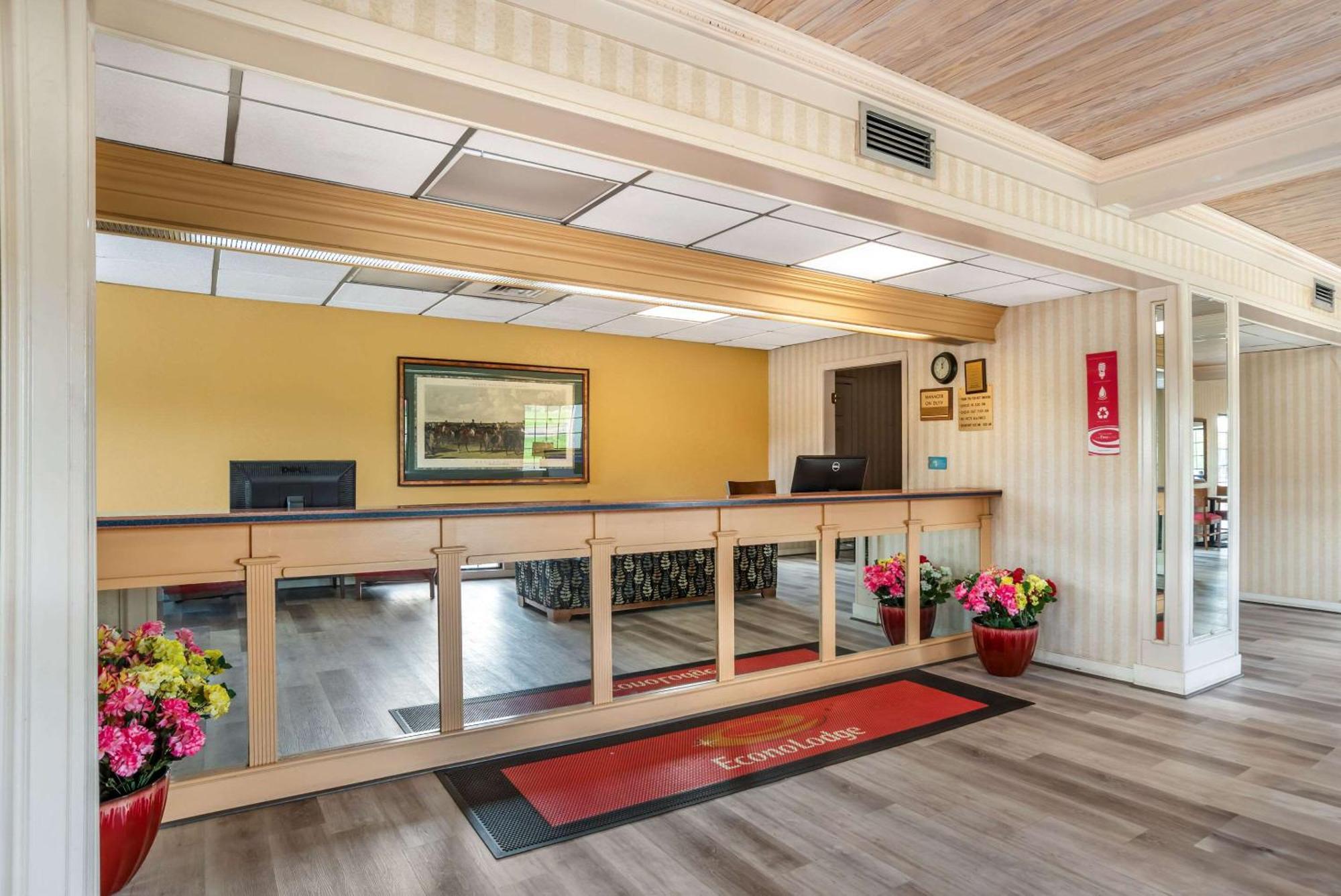 Econo Lodge Inn & Suites Филаделфия Екстериор снимка