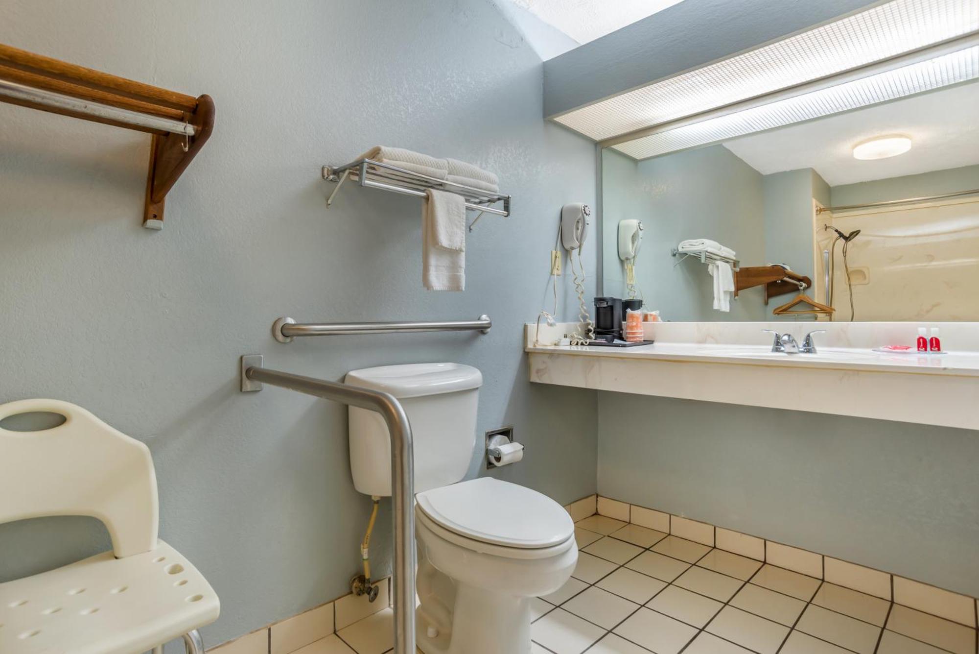 Econo Lodge Inn & Suites Филаделфия Екстериор снимка