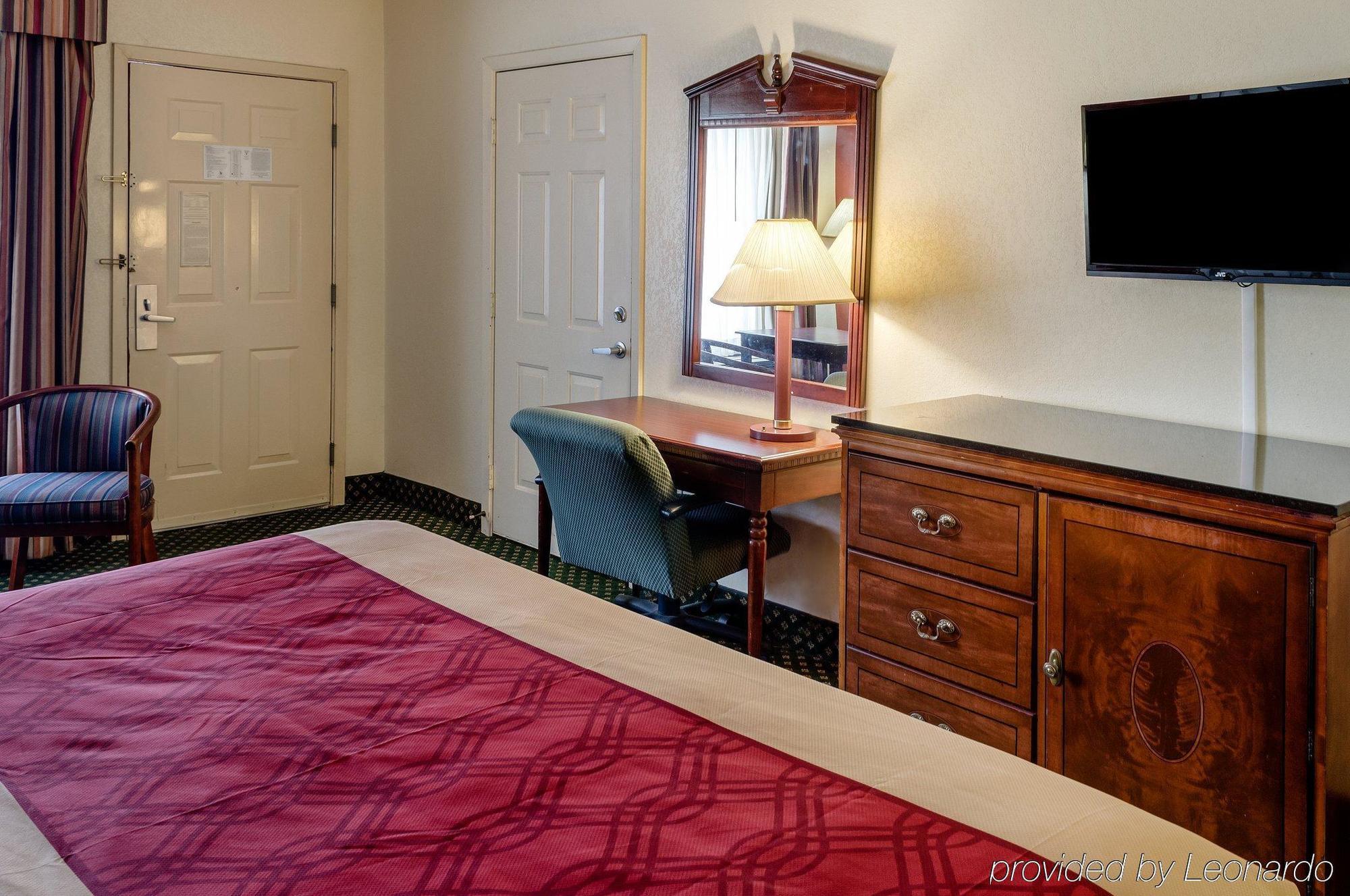 Econo Lodge Inn & Suites Филаделфия Екстериор снимка