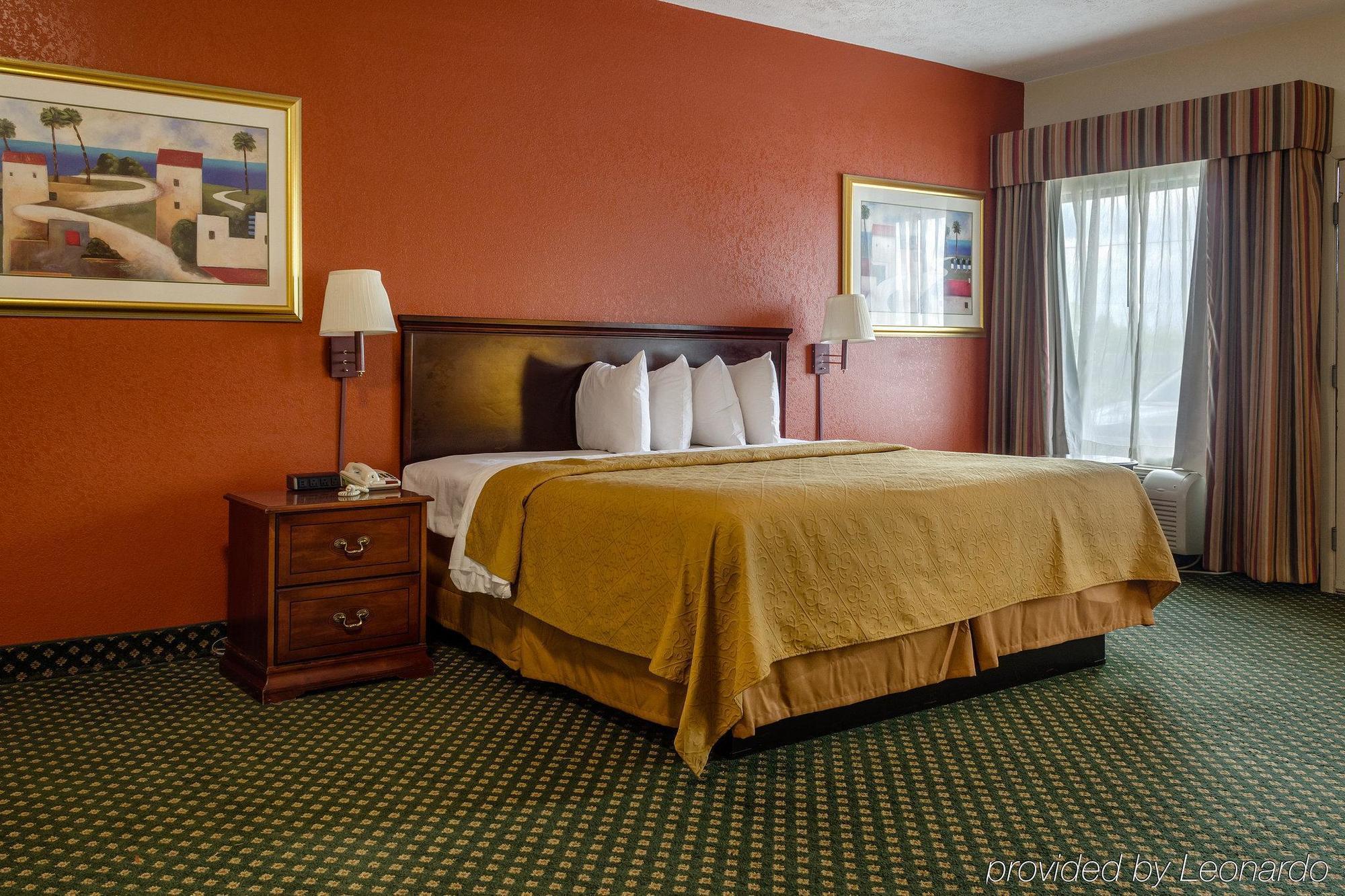 Econo Lodge Inn & Suites Филаделфия Екстериор снимка