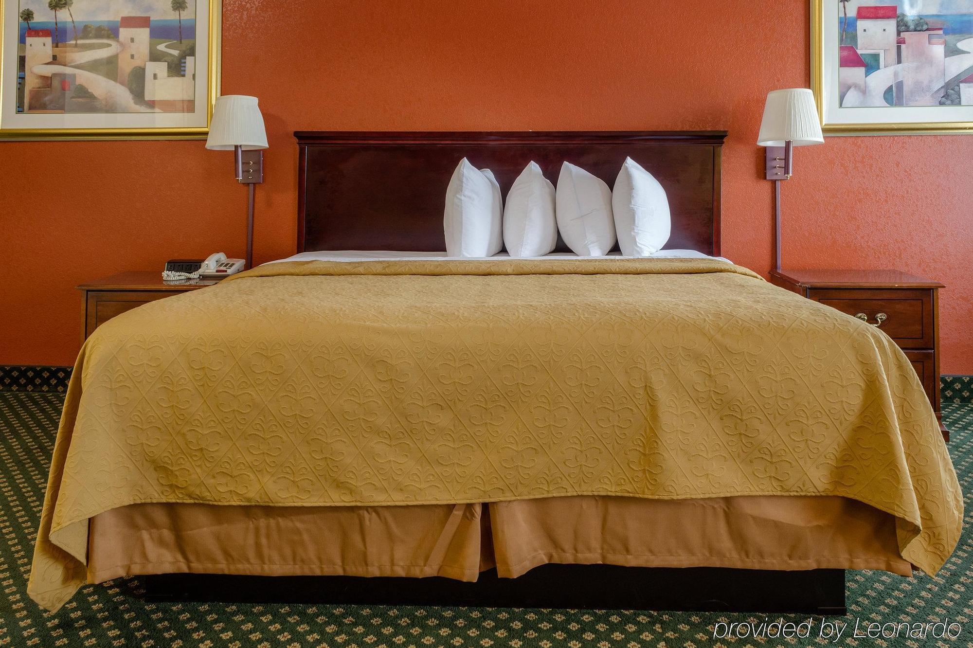 Econo Lodge Inn & Suites Филаделфия Екстериор снимка