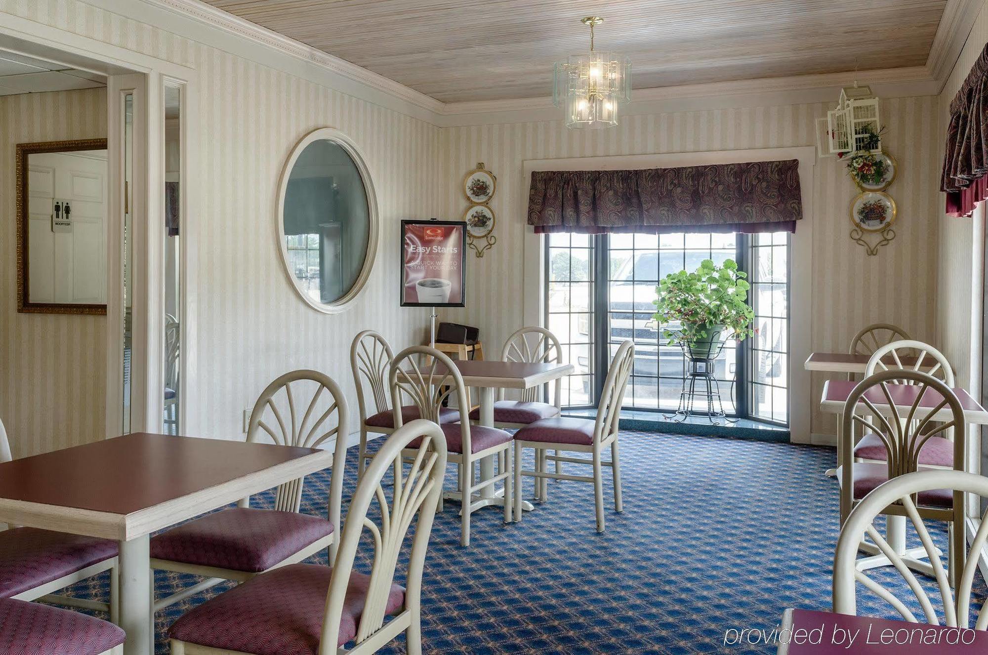 Econo Lodge Inn & Suites Филаделфия Екстериор снимка